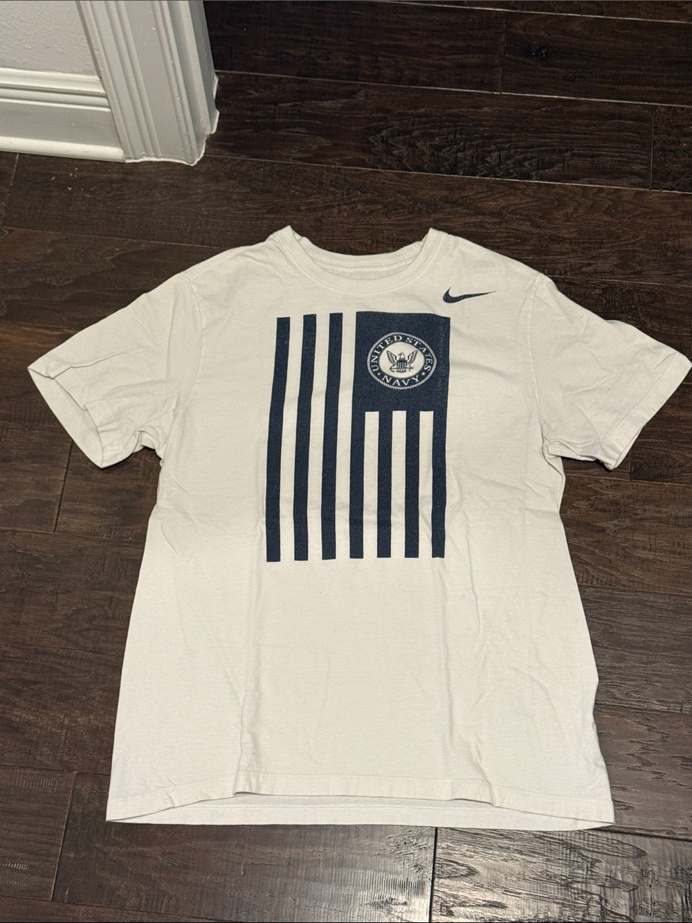 Nike Men’s M white U.S. Navy cotton shirt